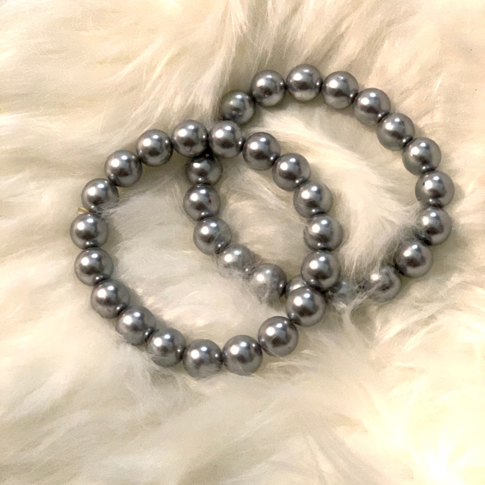 Set of two faux pearl bracelets